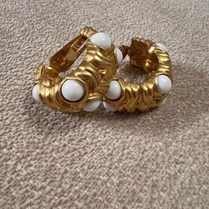 Vintage gold toned clip on earrings